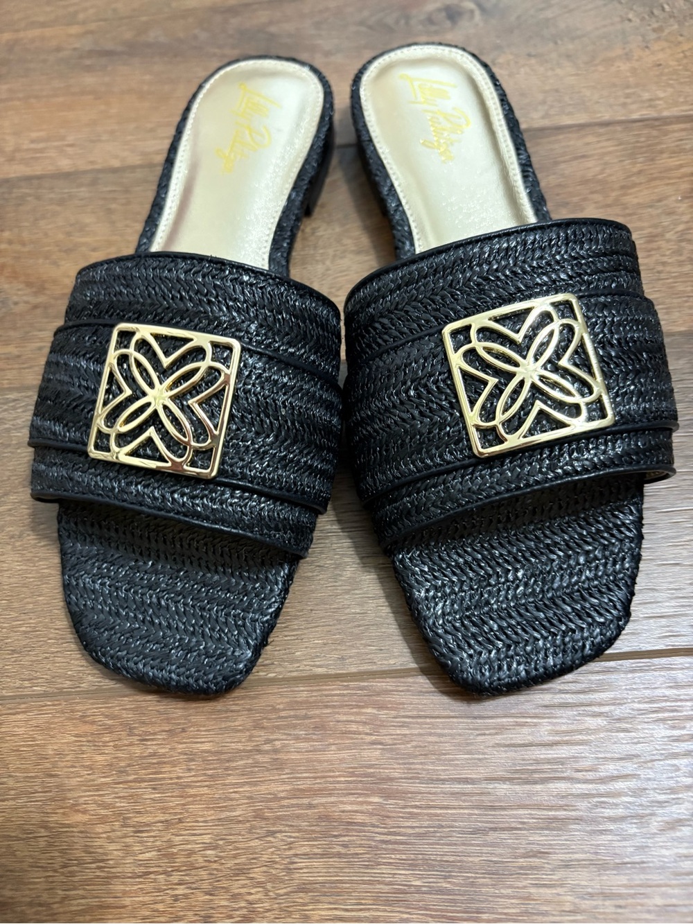 Lilly Pulitzer Black Slide Sandals with Gold Emblem Size 8 Women’s - Picture 3 of 11